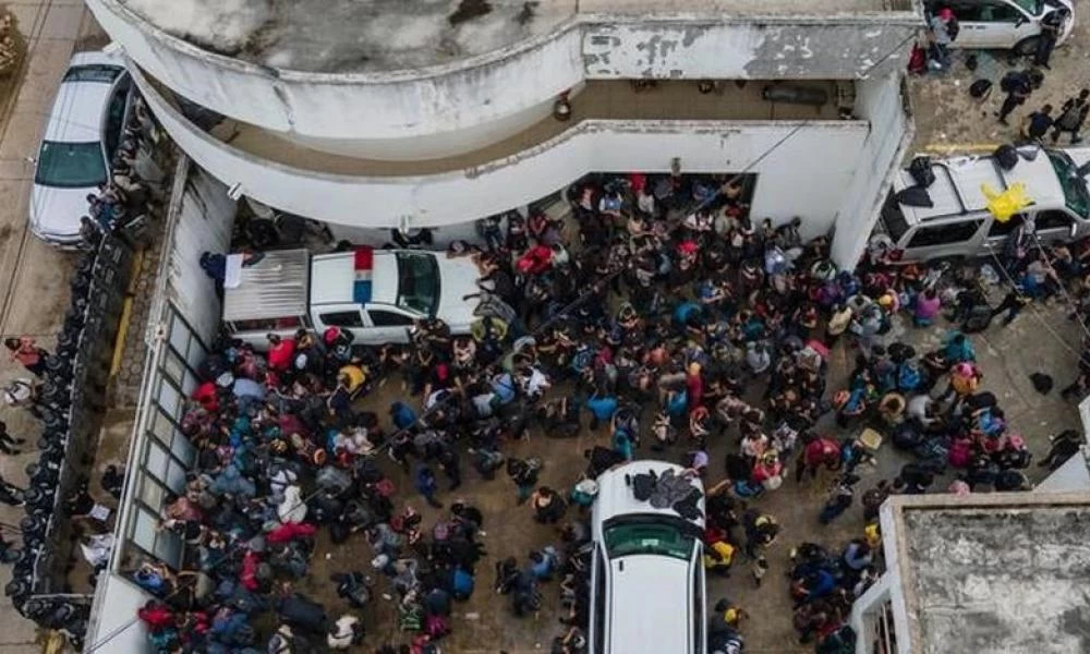 Μεξικό: 600 μετανάστες βρέθηκαν στοιβαγμένοι μέσα σε δύο φορτηγά